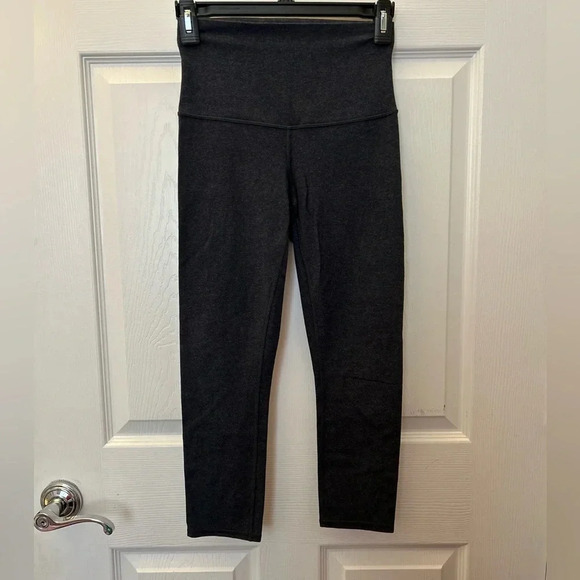 Lululemon Wunder Under Crop (High-Rise) size 6 - Picture 1 of 3